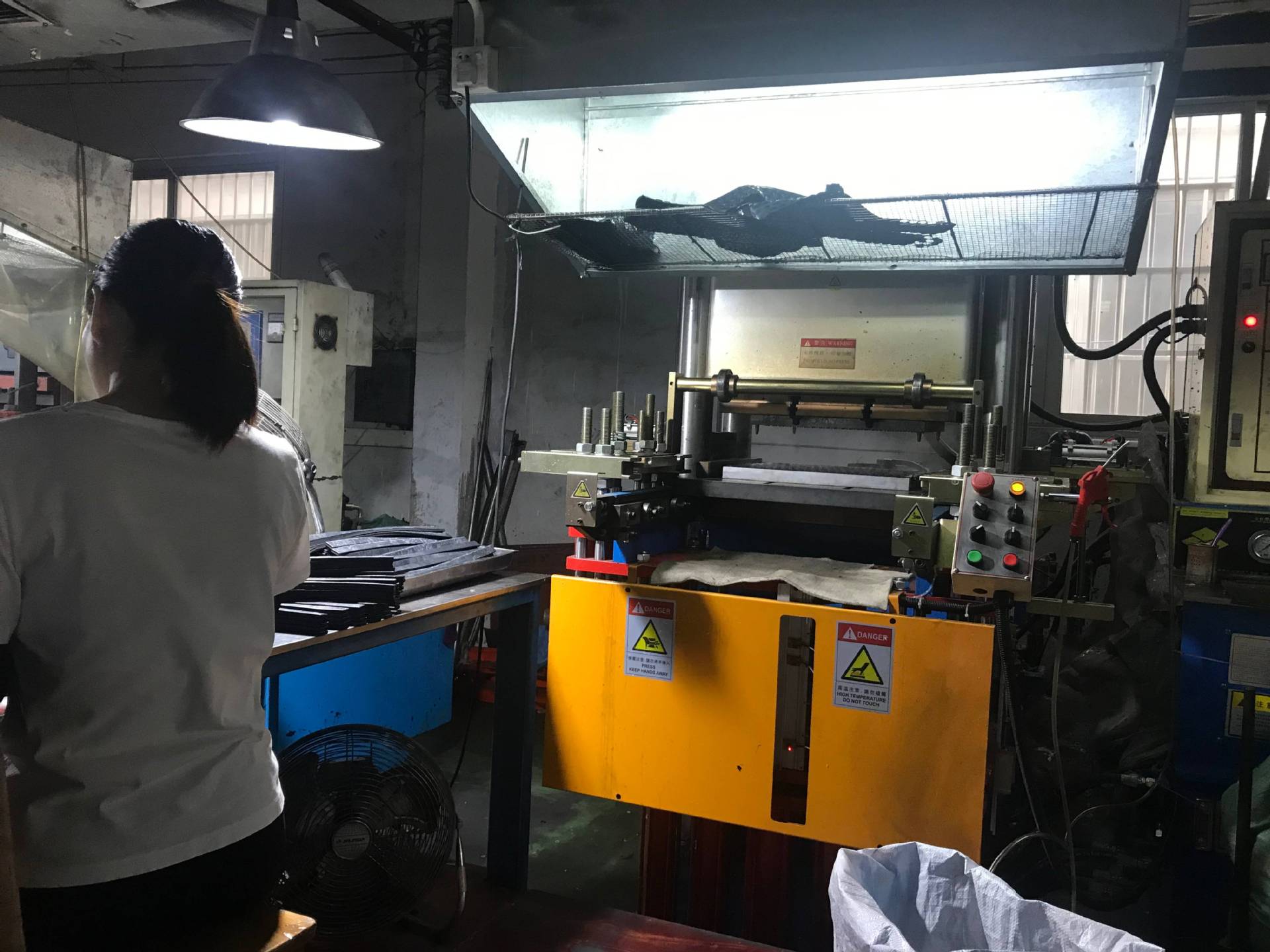 工厂实拍全自动品牌硫化机#橡胶制品 #二手硫化机#工厂实拍视